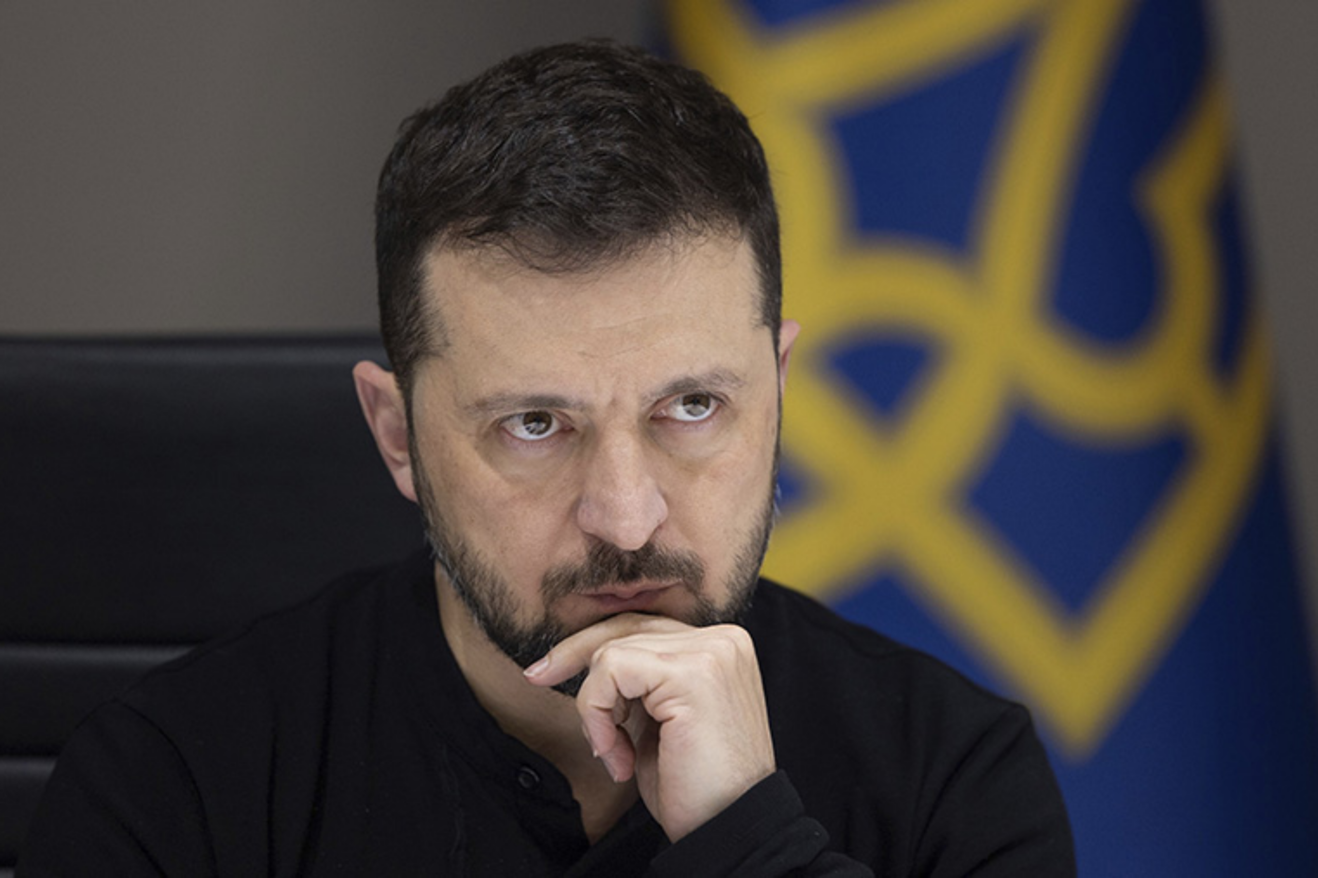 Londres vira centro da diplomacia: Zelenskyy busca plano de paz sem garantia de Washington